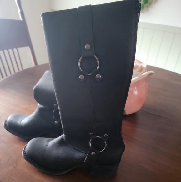 Boots - Picture 2 of 5